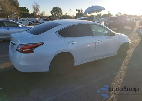 2015 Nissan Altima 2.5 from USA, damaged, VIN 1N4AL3AP0FC206800